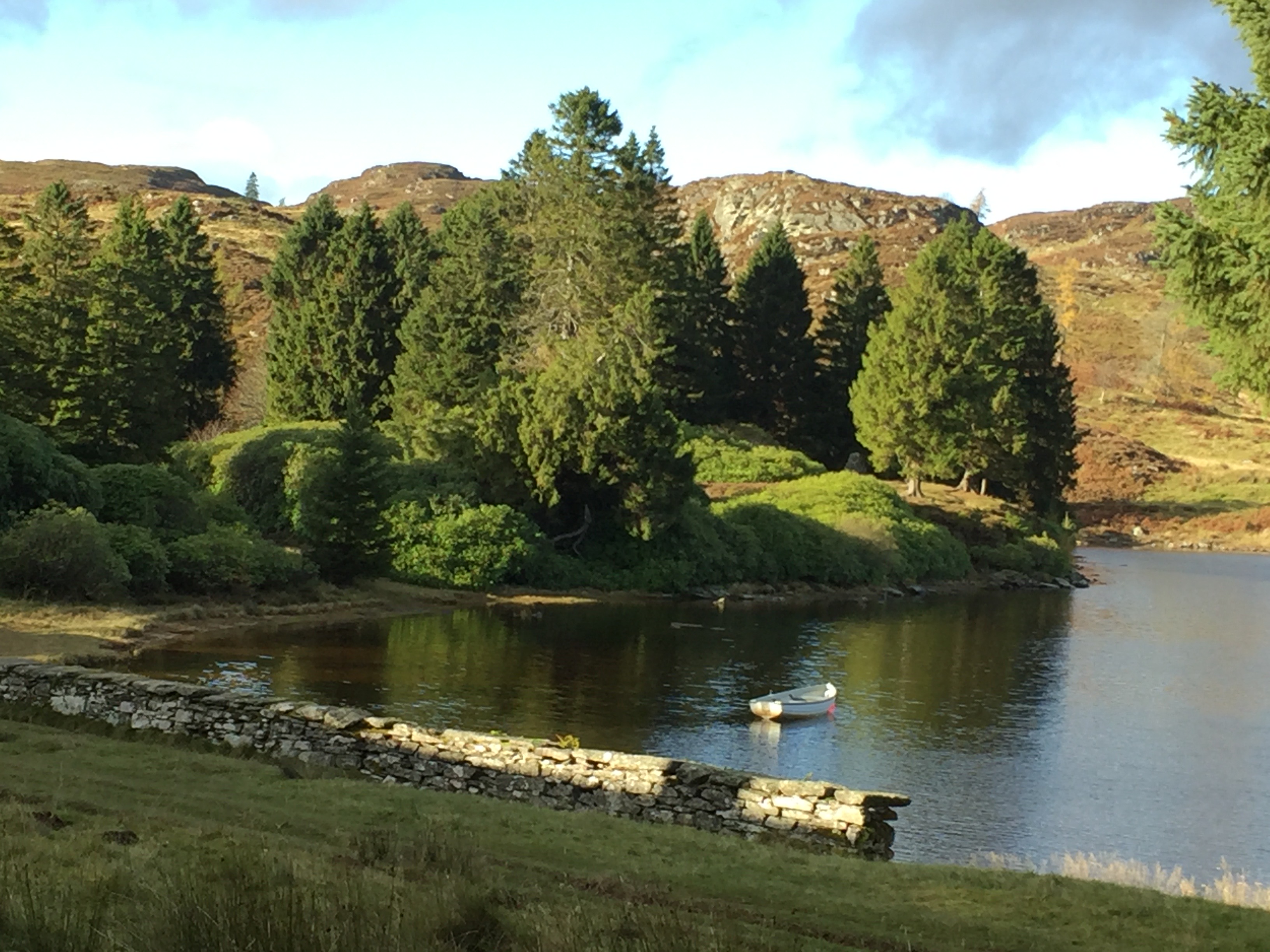 Dunkeld walk Nov 17 - Loch Ordie boat shed